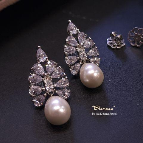 Blancaa Swarovskis Earring Blancaa Swarovskis Earring