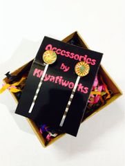 [SOLD] winky windmill round hair pins