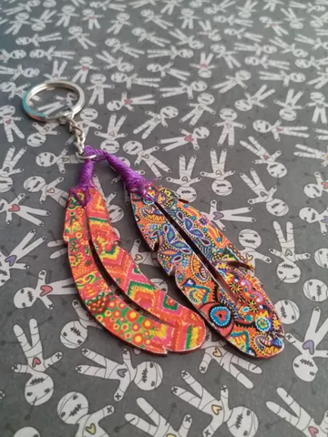 COLORFUL ARTWORK WOODEN KEY CHAIN- FEATHER SHAPED-3