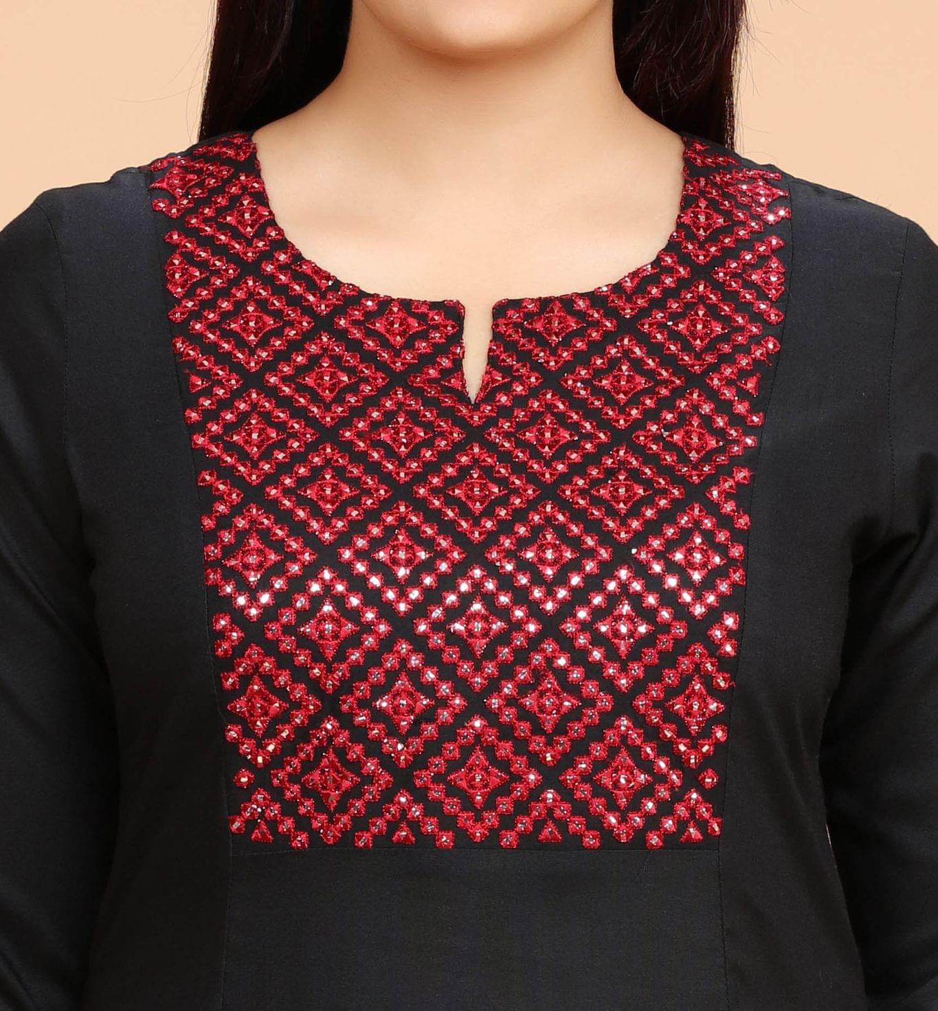 Jagavi Black Cotton Embroidered Kurti