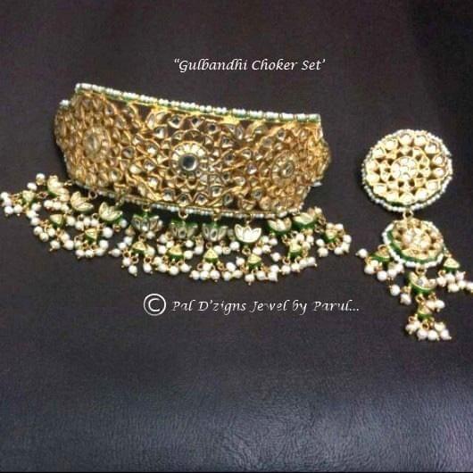 Gulbandhi choker set