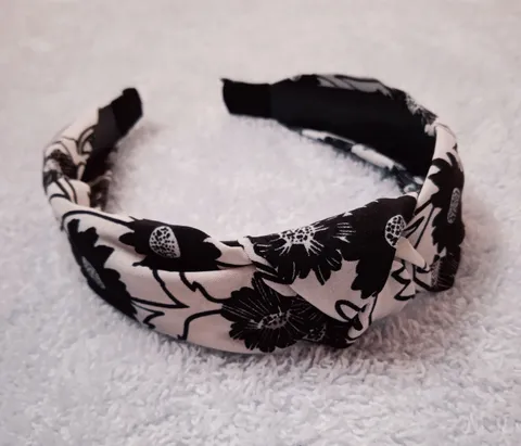 Knotted Style Hairband With Floral Prints - White