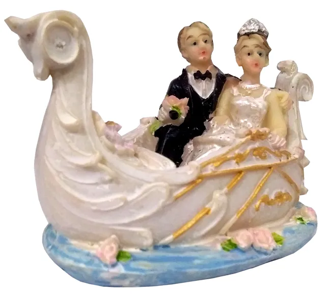 Resin Statue 'Sailing Together': Memorable Gift for Any Couple (11869)