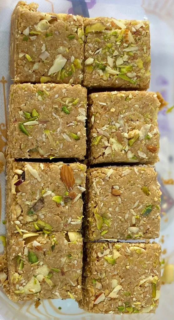 Gud Mawa Gajak Barfi | Agra Special Burfi made of Sesame Seeds, Jaggery, Mewa and Desi Ghee | Tilkut Gazak Sweets | Healthy Winter Delights | Premium Gur Gachak Burfee | Manohar Lal Daulat Ram
