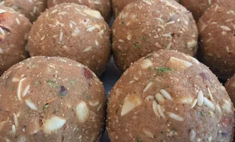 Big Atta Goond Ladoo