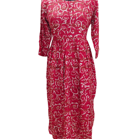 Long maxi dress with 3/4th sleeves.