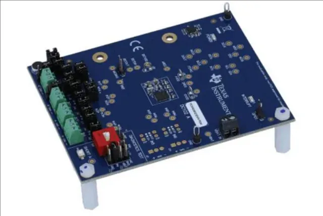 Data Conversion IC Development Tools PCM6240-Q1 4-ch audio ADC with integrated programmable microphone bias evaluation module