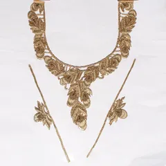 Royal-haar rani necklace neckline