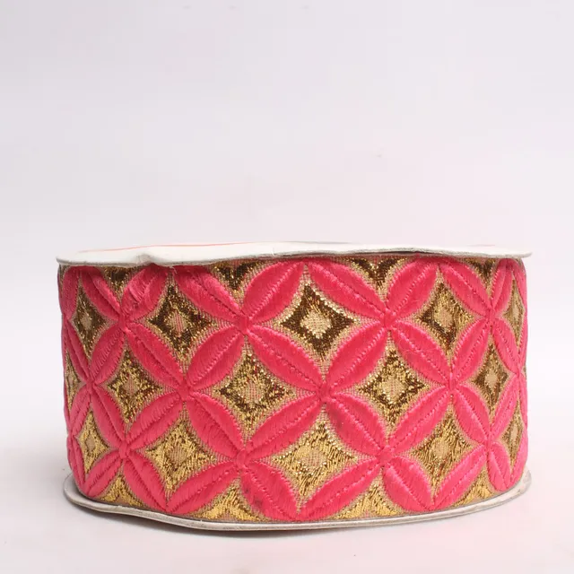 Geometric form festive style high-party look quilty feel ribbon border
