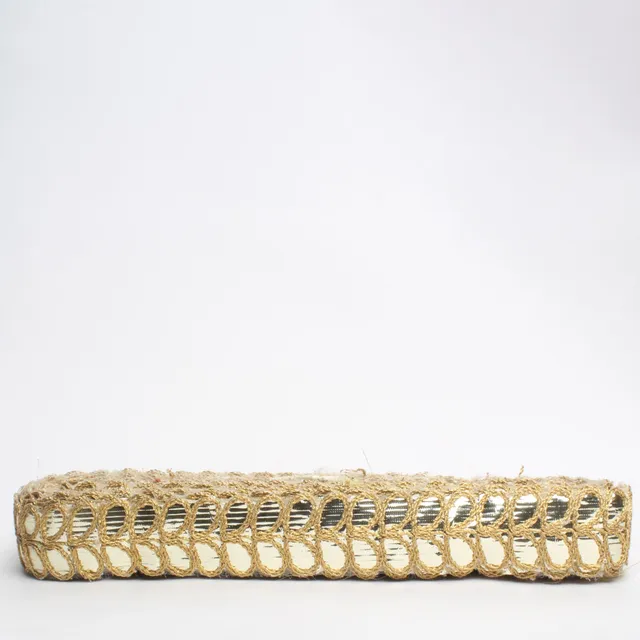 Leafy chains two-leaf repeat simple and very royal look Gota done lace