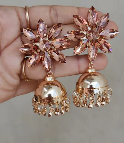 Flower earrings peach