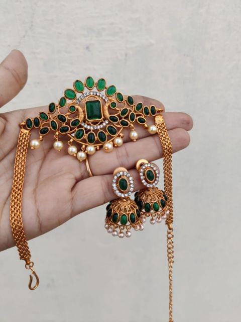 Green choker set