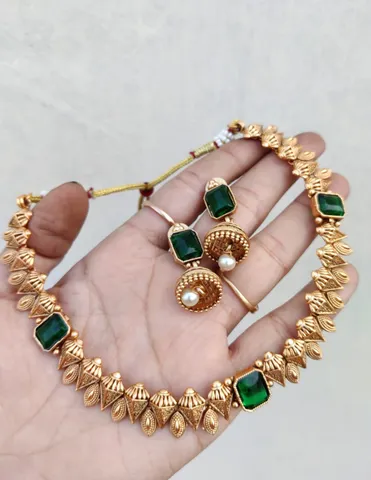 Green matte necklace set
