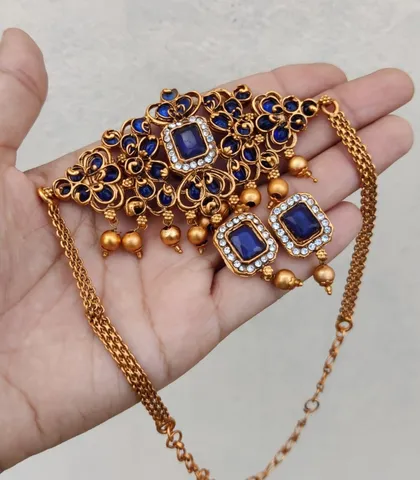 Blue choker
