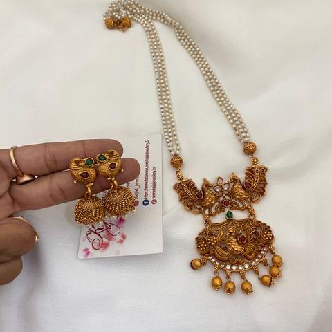 Peacock pearl chain