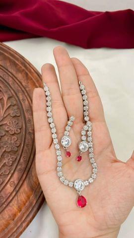 Simple and Elegant ad necklace