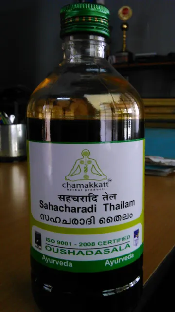 Chamakkatt Herbal Sahacharadi Thailam (450ml)