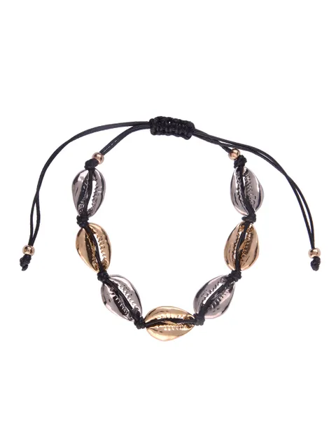 Handmade Shell Bracelet in Black color - S31119