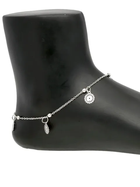 Western Loose Anklet in Rhodium finish - CNB32379