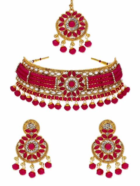 Traditional Choker Necklace Set in Gold finish - AVM955