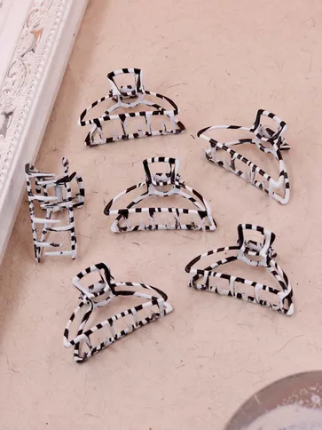 Printed Butterfly Clip in Black & White color - CNB37102