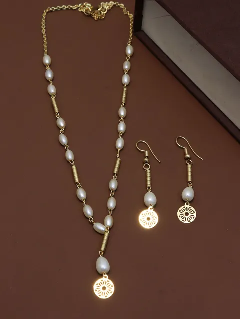 Western Necklace Set in Gold finish - M603