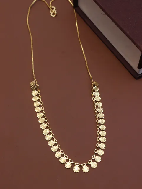 Traditional Necklace in Gold finish - M672
