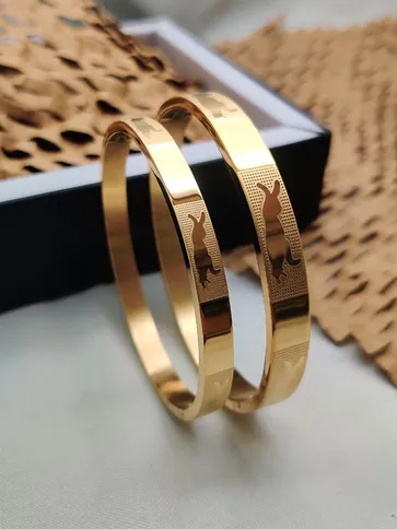Couple Bracelets in Gold finish - LC1081