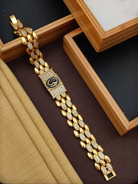 Traditional Loose / Link Bracelet in Gold finish - B0538