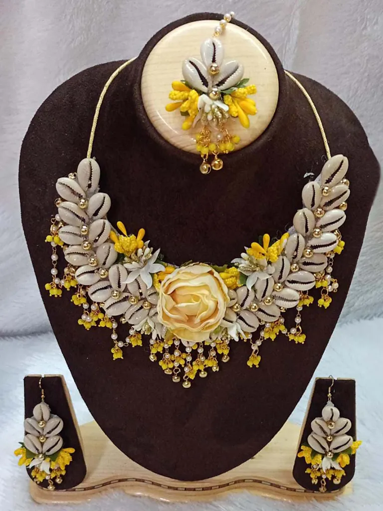 Floral Necklace Set in Gold finish - S176