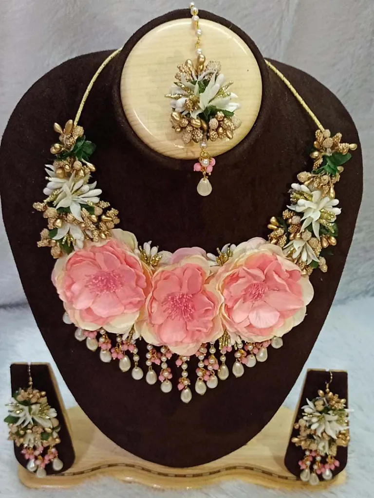 Floral Necklace Set in Gold finish - S179