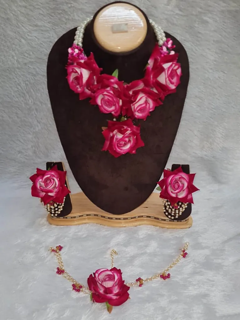 Floral Necklace Set in Gold finish- S183