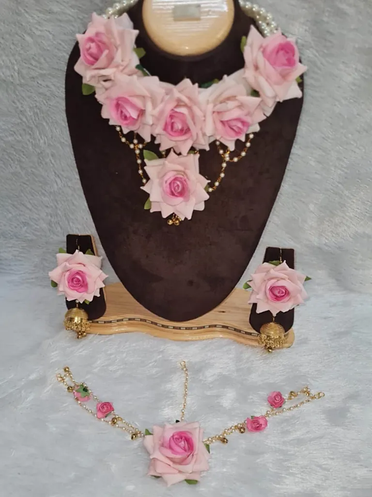 Floral Necklace Set in Gold finish - S184