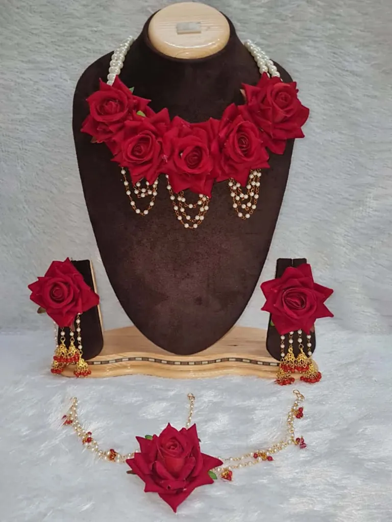 Floral Necklace Set in Gold finish- S182