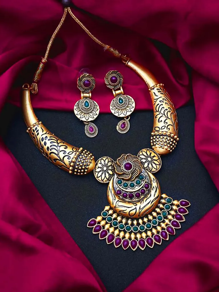 Antique Necklace Set in Gold finish - NCK156