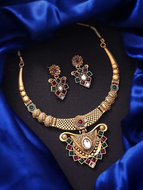Antique Necklace Set in Gold finish - NCK173