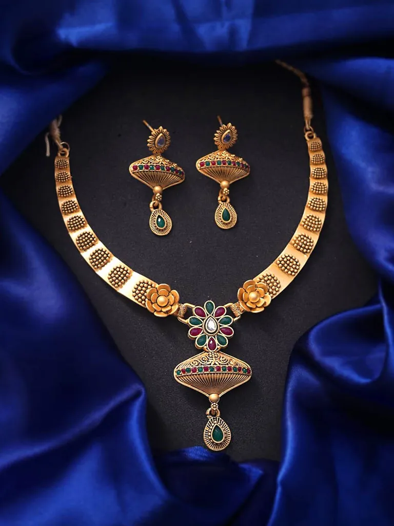 Antique Necklace Set in Gold finish - NCK178