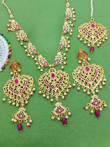 Traditional Necklace Set in Gold finish - PSR282