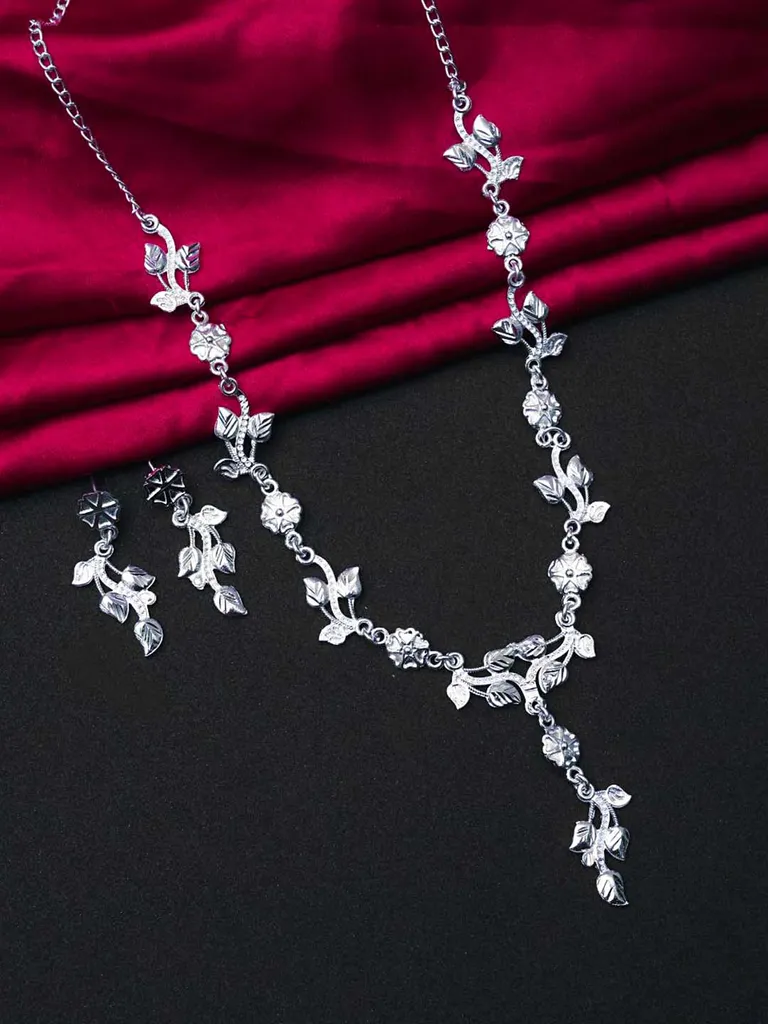 Traditional Necklace Set in Rhodium finish - NCK159