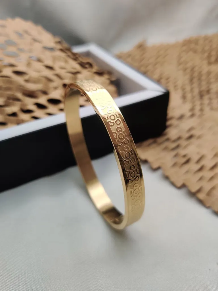 Western Kada Bracelet in Gold finish - OMA758