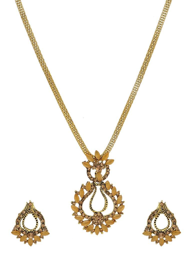 Traditional Pendant Set in Gold finish - CNB42100