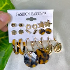 Pack of 9 Golden Brown Earrings Card