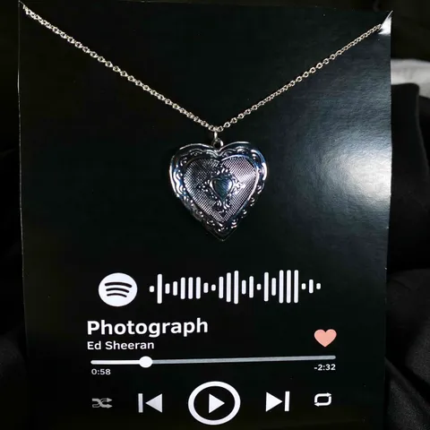 Heart opener necklace with Spotify card and love letter