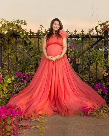 Maternity Gowns for Photoshoot | Maternity Photoshoot Dress – Plum and  Peaches