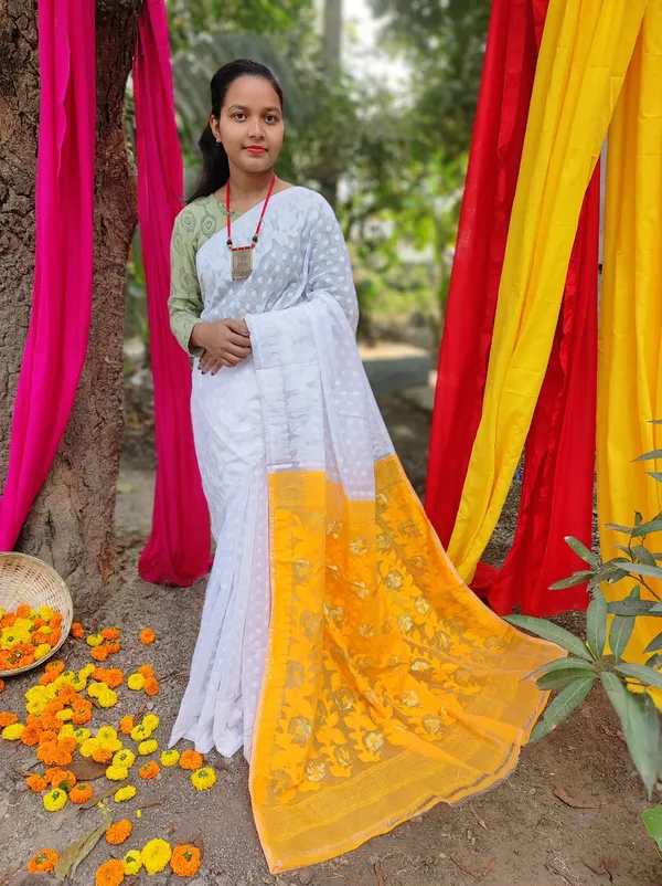 Pure Cotton Bengal Jamdani Saree in a Beautiful combination of Pure White and Sunshine Yellow