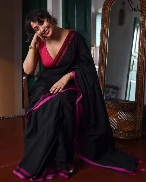 Bengal Khadi Cotton Saree in Charcoal Black with Heart Motifs Border