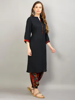Solid Kurta With Pant Closer Two