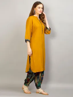 Solid Kurta With Pant Closer Two