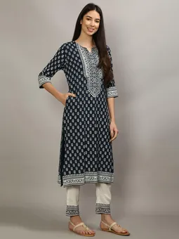 Floral Printed Kurta With Pant Closer Two
