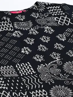 Abstract Printed Kurta Closer Three